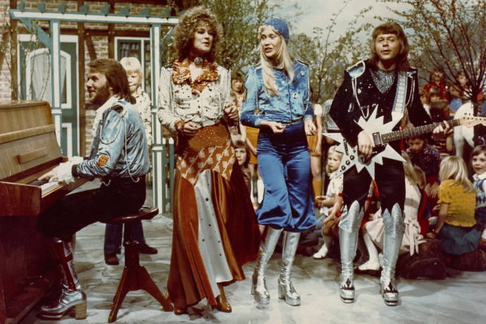 Nem a popkultúra meghódítása, hanem az adózás elkerülése inspirálta az ABBA giccses ruháit