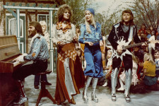 Nem a popkultúra meghódítása, hanem az adózás elkerülése inspirálta az ABBA giccses ruháit