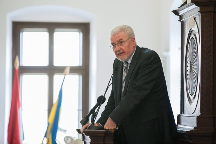 Pálinkás József kiesett, és most beáll Márki-Zay Péter mögé