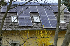Nem fognak ráfizetni az áramszolgáltató-váltásra a napelemesek