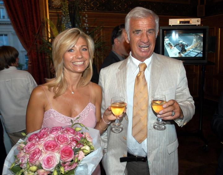 Belmondo és felesége, Nathalie Tardivel 2004-ben – Fotó: STEPHANE DE SAKUTIN / AFP