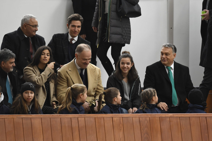 Orbán Viktor miniszterelnök, Szentkirályi (akkor Szalay-Bobrovniczky) Alexandra és férje, Szalay-Bobrovniczky Kristóf a felújított Nemzeti Lovarda avatásán a Kerepesi úton 2018. február 24-én – Fotó: Koszticsák Szilárd / MTI
