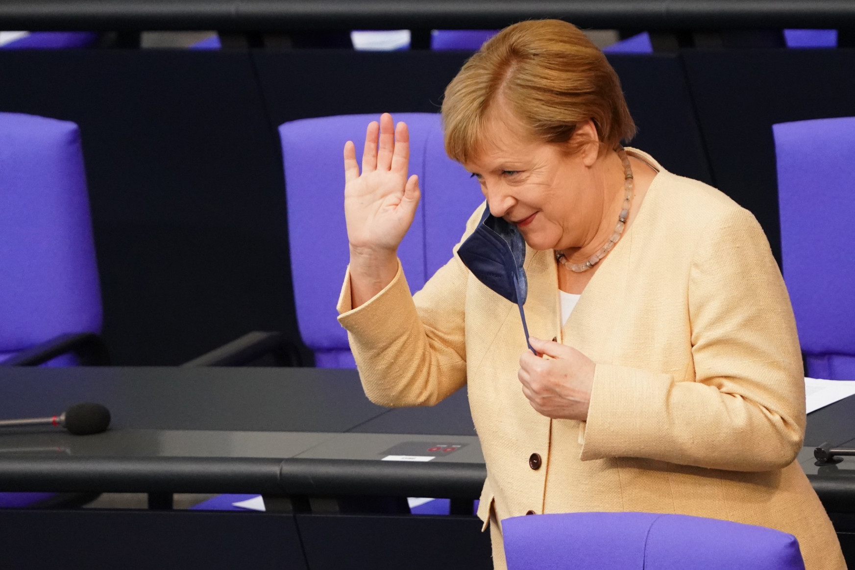 Merkel baloldali fordulat veszélyére figyelmeztetett parlamenti búcsúbeszédében