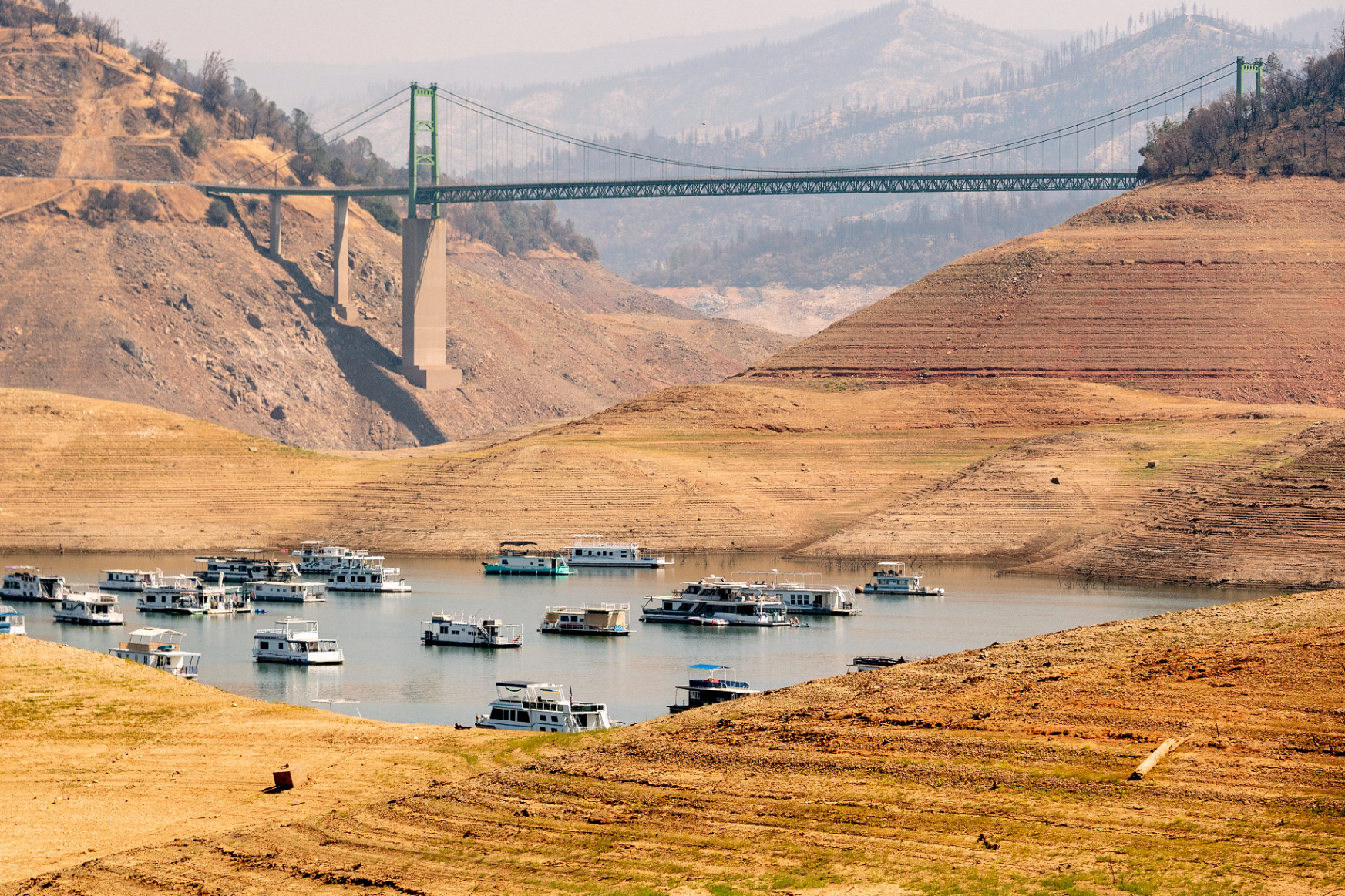 A szárazság miatt szinte teljesen eltűnt egy hatalmas tó Kaliforniában