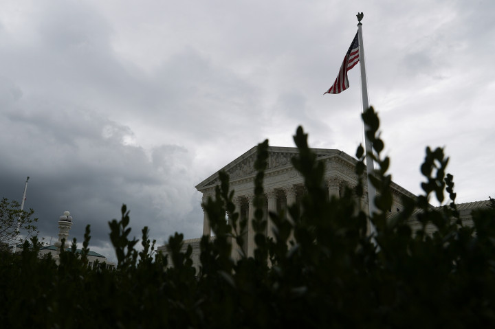 Viharfelhők gomolyognak az amerikai legfelsőbb bíróság felett Washingtonban, 2021. szeptember 1-jén – Fotó: Tom Brenner / Reuters