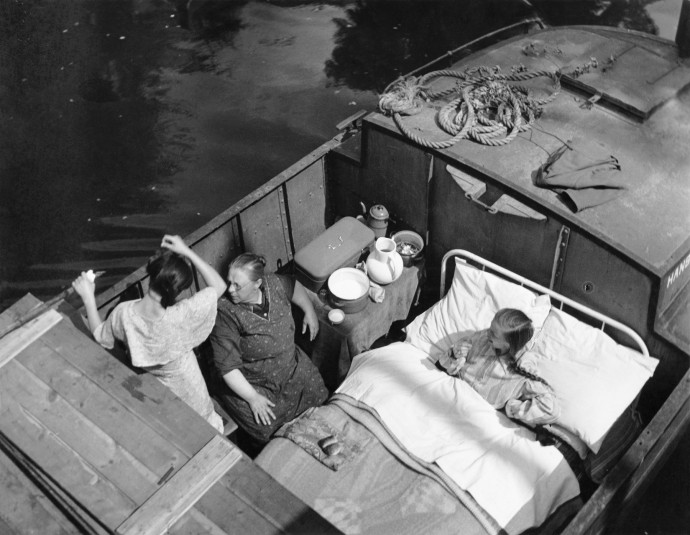 BESNYŐ ÉVA: A LEIDSESTRAAT HÍDJA ALATT, AMSZTERDAM, 1935, IARA BURUSSE GYŰJTEMÉNY © MARIA AUSTRIA INTÉZET