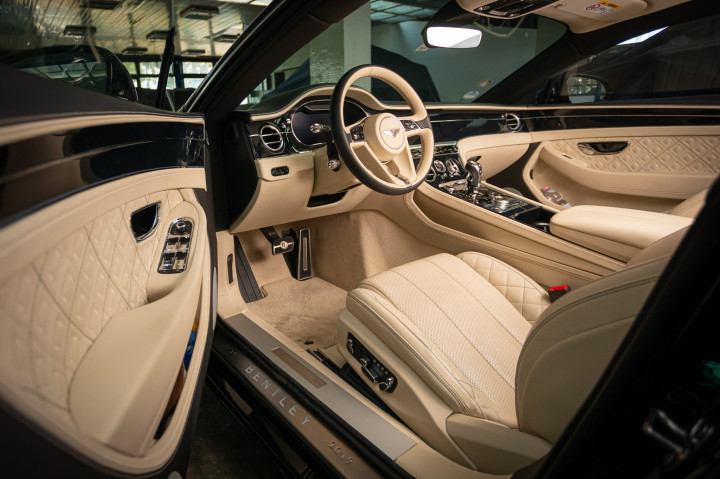 A Bentley belseje – Fotó: Varga Mihály / Facebook