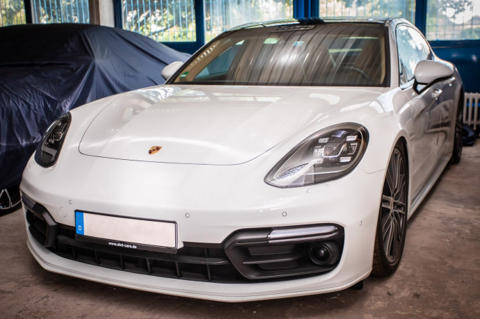 Erre a Porsche Panamerára is lehet majd licitálni – Fotó: Varga Mihály / Facebook