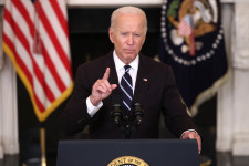 Elfogyott Biden türelme, 100 millió amerikai számára tenné kötelezővé az oltást