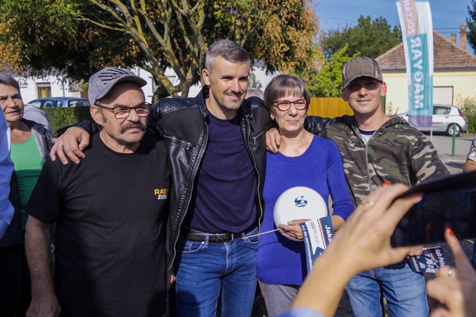 Én még az ördögöt is támogatom, ha a Fidesz ellen van – Jakab Péter kampánya