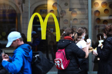 Szeptember végén piacra dobja vegán burgerét a McDonald's