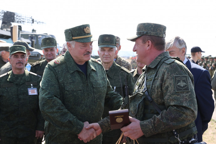 Nyugati agressziótól félti Belaruszt Lukasenko, ezért 1 milliárd dollár értékben vesz fegyvert Moszkvától