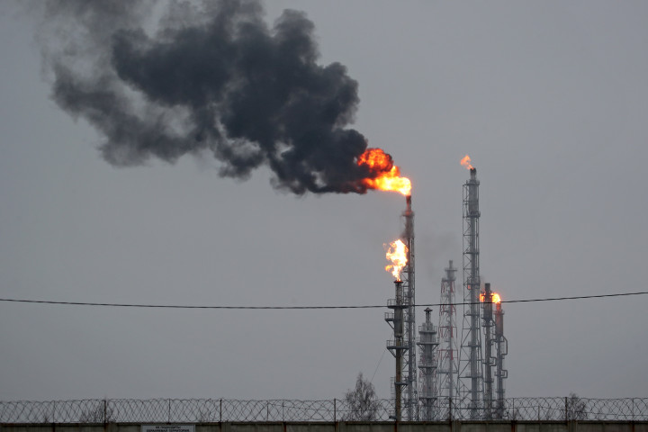 Egy főként orosz kőolajat feldolgozó finomító Belaruszban 2020 januárjában – Fotó: Natalia Fedosenko / TASS