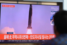 Észak-Korea kettő, Dél-Korea egy rakétát lőtt ki az utóbbi pár órában