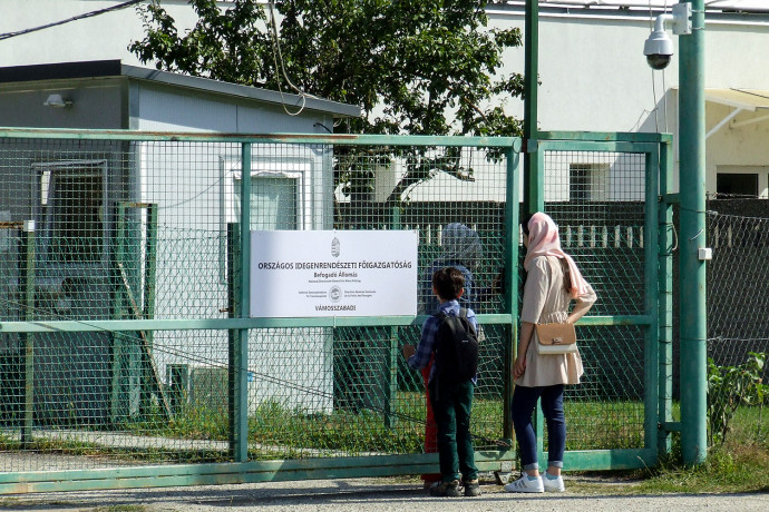 A vámosszabadi afgán kimenekítetteknek fogalmuk sincs, mit hoz a jövő