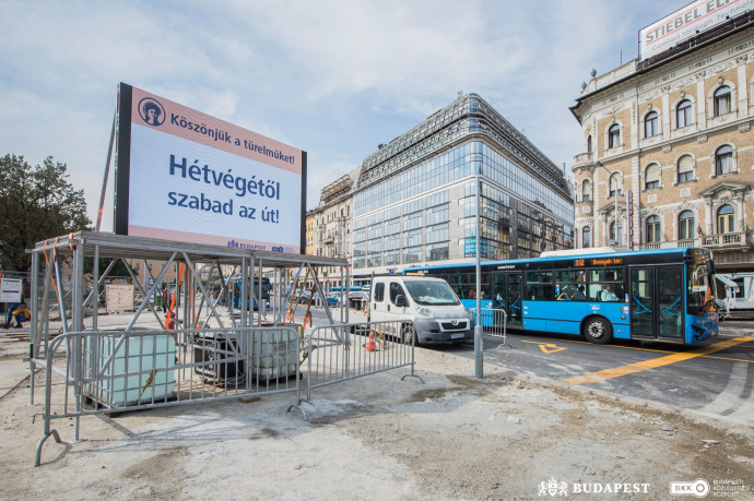 Hétvégétől feloldják a forgalomkorlátozást a Blaha Lujza téren