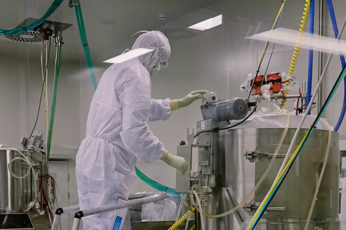 A WHO felfüggesztette a Szputnyik engedélyezését, mert hibát találtak egy orosz vakcinagyárban