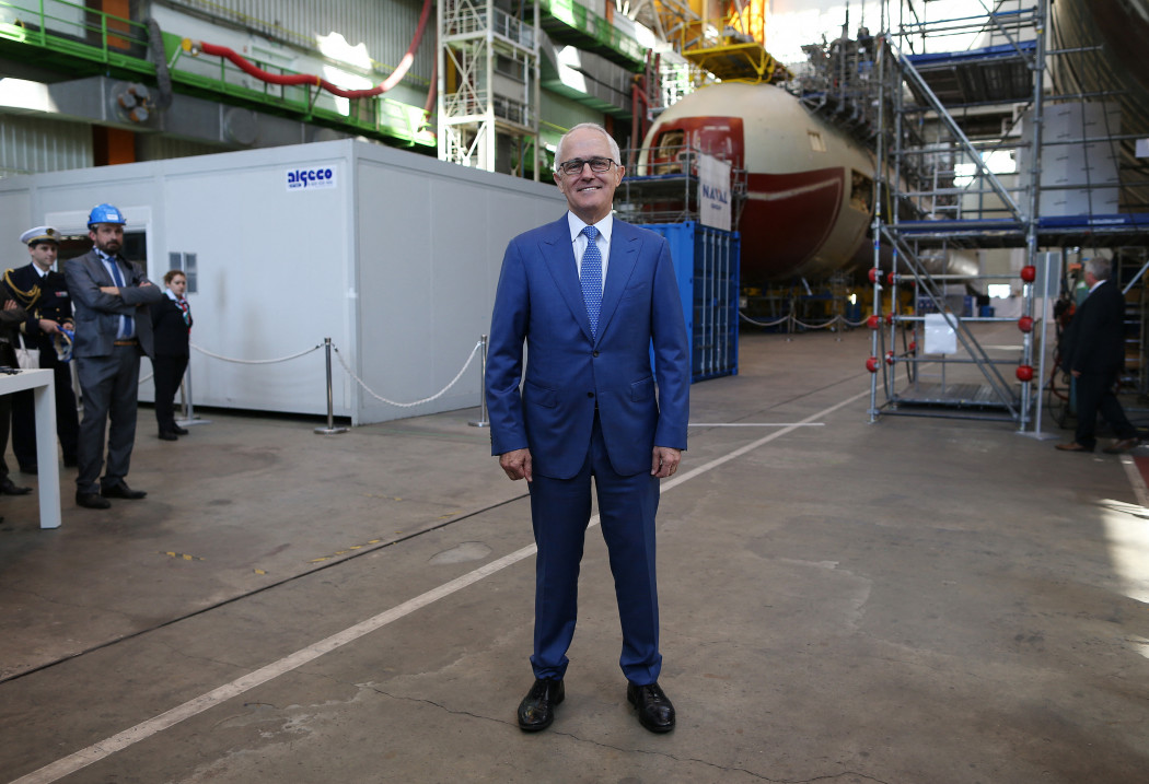 Malcolm Turnbull korábbi ausztrál miniszterelnök a látogatása a 2017-ben a franciaországi üzemben, ahol a tervek szerint a tengeralattjárókat gyártották volna – Fotó: Charly Triballeau