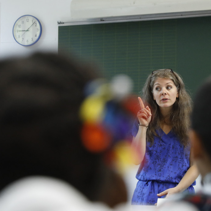 A magyar tanárok fizetése a fasorban sincs, pedig több pénz jut az oktatásra