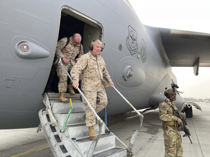 Frank McKenzie tábornok tábornok 2021. augusztus 18-án, Kabulban – Fotó: William URBAN / US NAVY / AFP