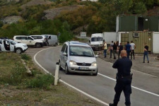 Koszovóba ezentúl nem lehet belépni szerb rendszámtáblával, a szerb kisebbség a döntés hallatán lezárta a határátkelőkhöz vezető utakat