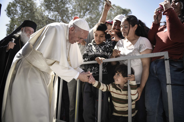 Ferenc pápa látogatása a Moria menekülttáborban Lezboszon 2016-ban – Fotó: Andrea Bonetti / Greek Prime Minister's Office / Getty Images