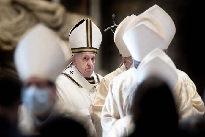 Meleglobbi és konzervatív bíborosok akarják a háttérből lemondatni Ferenc pápát a vatikáni bennfentes szerint