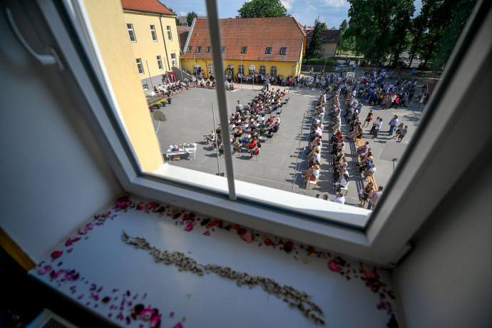 Szakmunkás minimálbért kapnak a pedagógusokat tehermentesítő pedagógiai asszisztensek