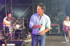 Kiss Tibi több mint egy év után beköszönt a Facebookon, és újra jár fellépésekre