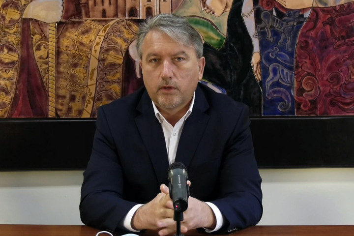 Tósoki Imre polgármester tájékoztatója 2021 áprilisban – Forrás: Tihany TV