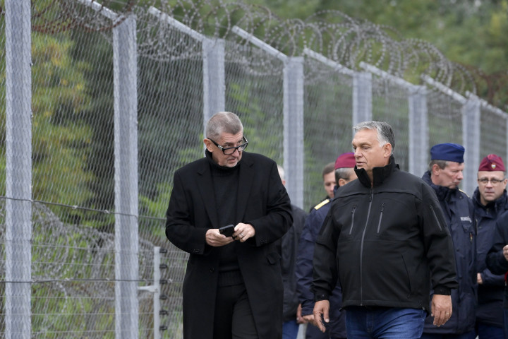 Orbán Viktor és Andrej Babiš cseh kormányfő határszemlén a magyar–szerb határnál 2021. szeptember 22-én – Fotó: Koszticsák Szilárd / MTI