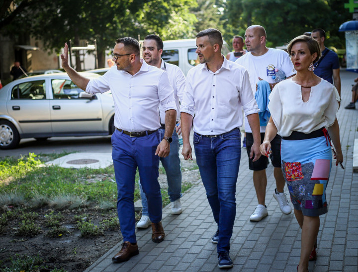 Jakab Péter érkezik egy kampányeseményre 2021. június 12-én – Fotó: Jakab Péter / Facebook