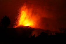 A lávatenger közepén egyetlen ház megúszta a kanári-szigeteki vulkánkitörést