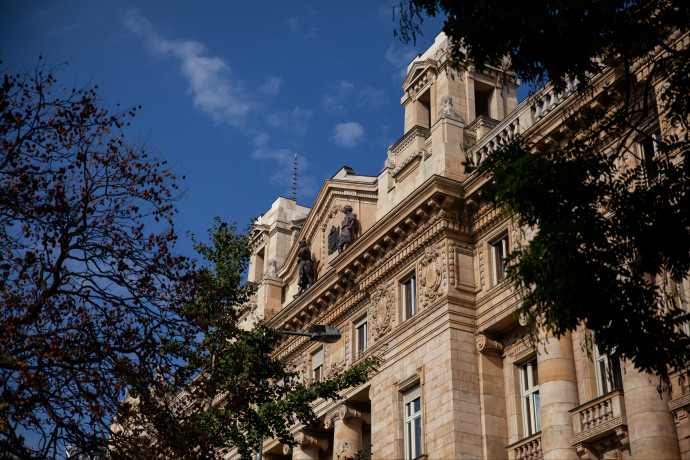 A Nemzeti Bank újjáépítésénél is felülírtak egy sereg építési szabályt