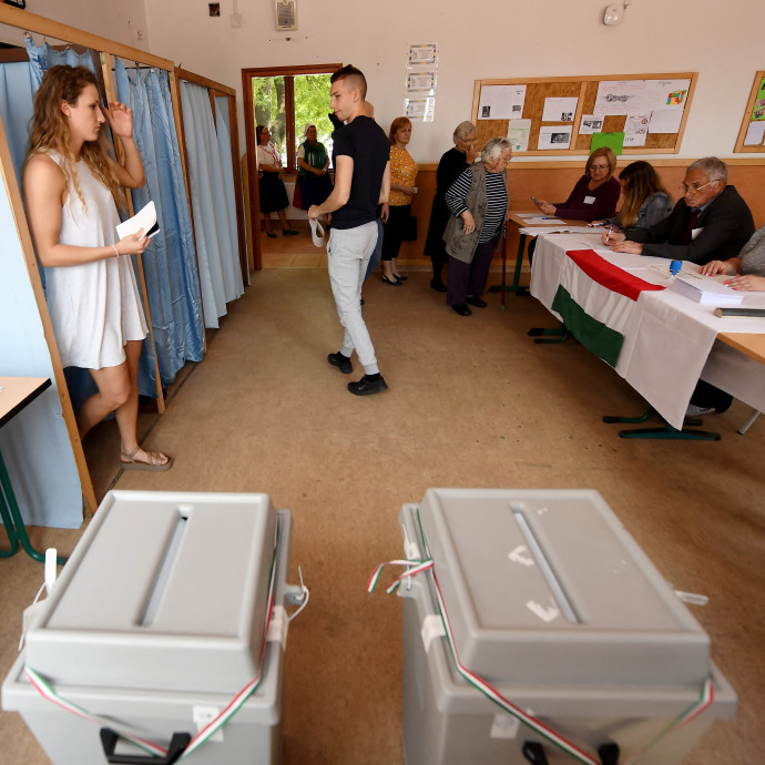 A demokratikus országokban élők jó dolgukban egyre inkább belefáradnak a sokasodó választásokba
