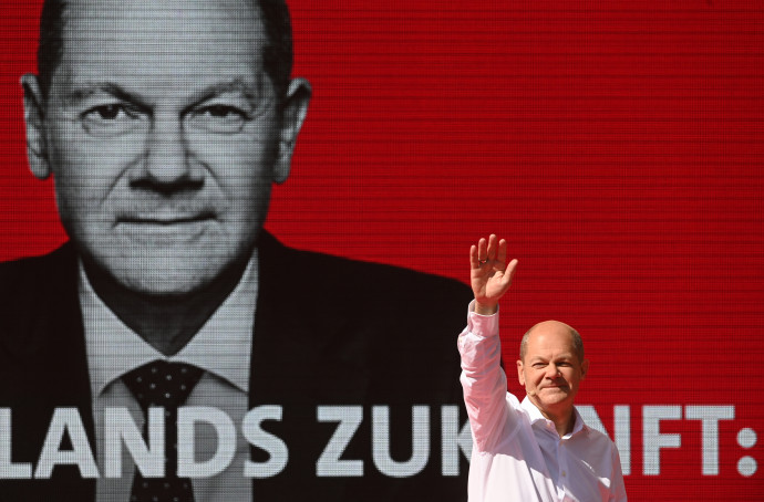 Olaf Scholz egy müncheni kampányrendezvényen 2021. szeptember 18-án. (CHRISTOF STACHE / POOL / AFP)