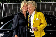 Rod Stewart éppen Mészáros Lőrinc esküvője idején utazott Magyarországra