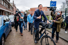 Maffiatámadástól féltik a kerékpárral közlekedő holland miniszterelnököt