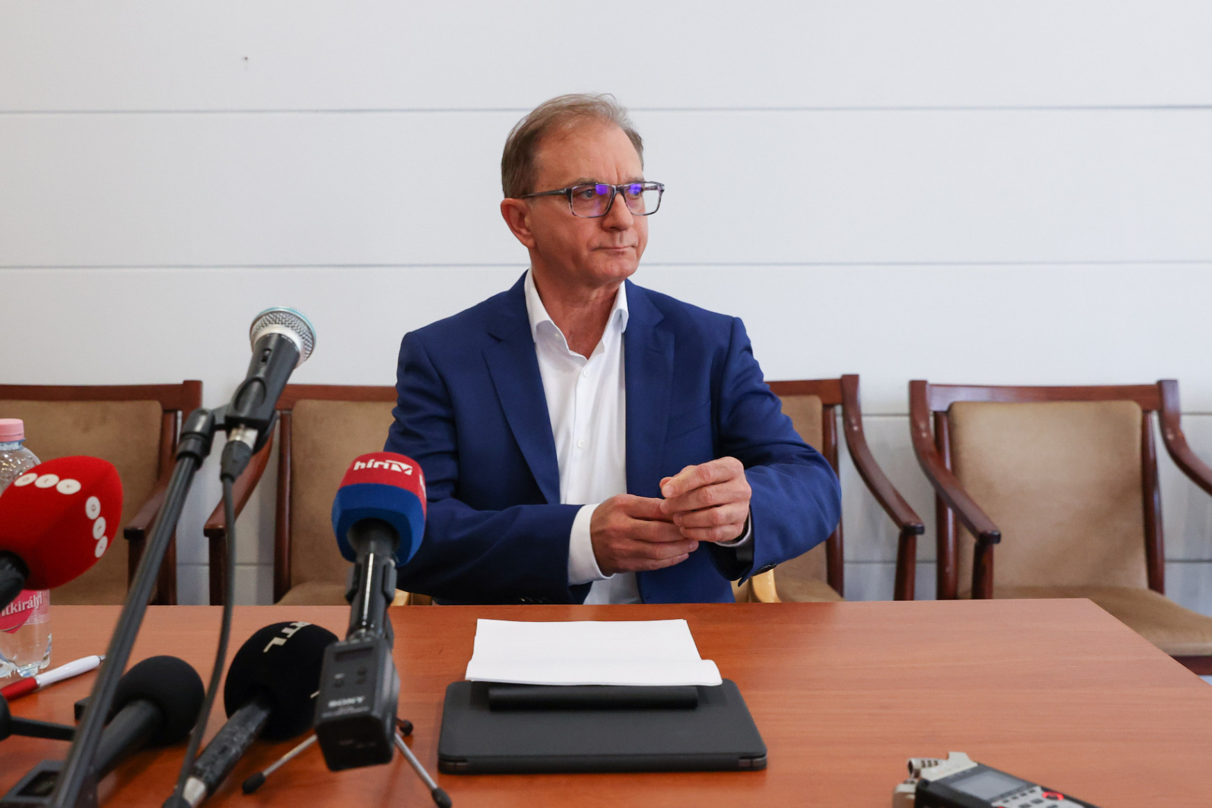 Karácsony Gergely Tóth Csaba visszalépésére: Nem védünk valakit csak azért, mert a mi kutyánk kölyke