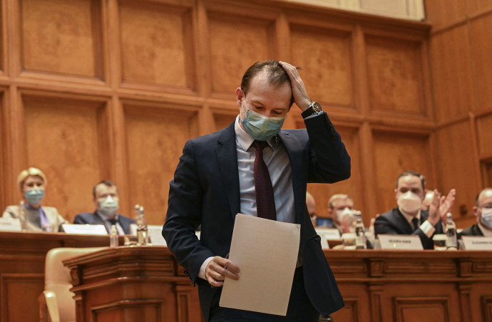 Florin Cîţu miniszterelnök a bukaresti parlamentben még tavaly decemberi megválasztásakor – Fotó: Daniel Mihailescu / AFP