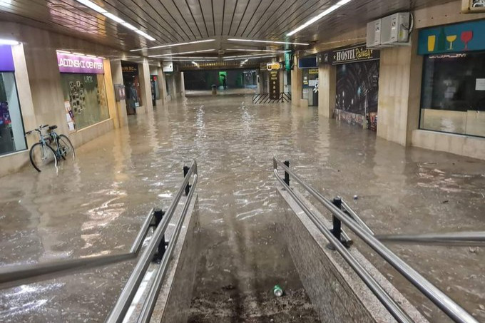 Ljubljanát elöntötte a víz, egy színházban le kellett állítani az előadást