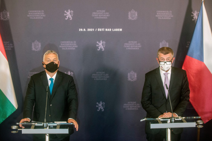 Megindokolta a cseh kormány, miért csak a baráti sajtó előtt beszélt Babiš és Orbán
