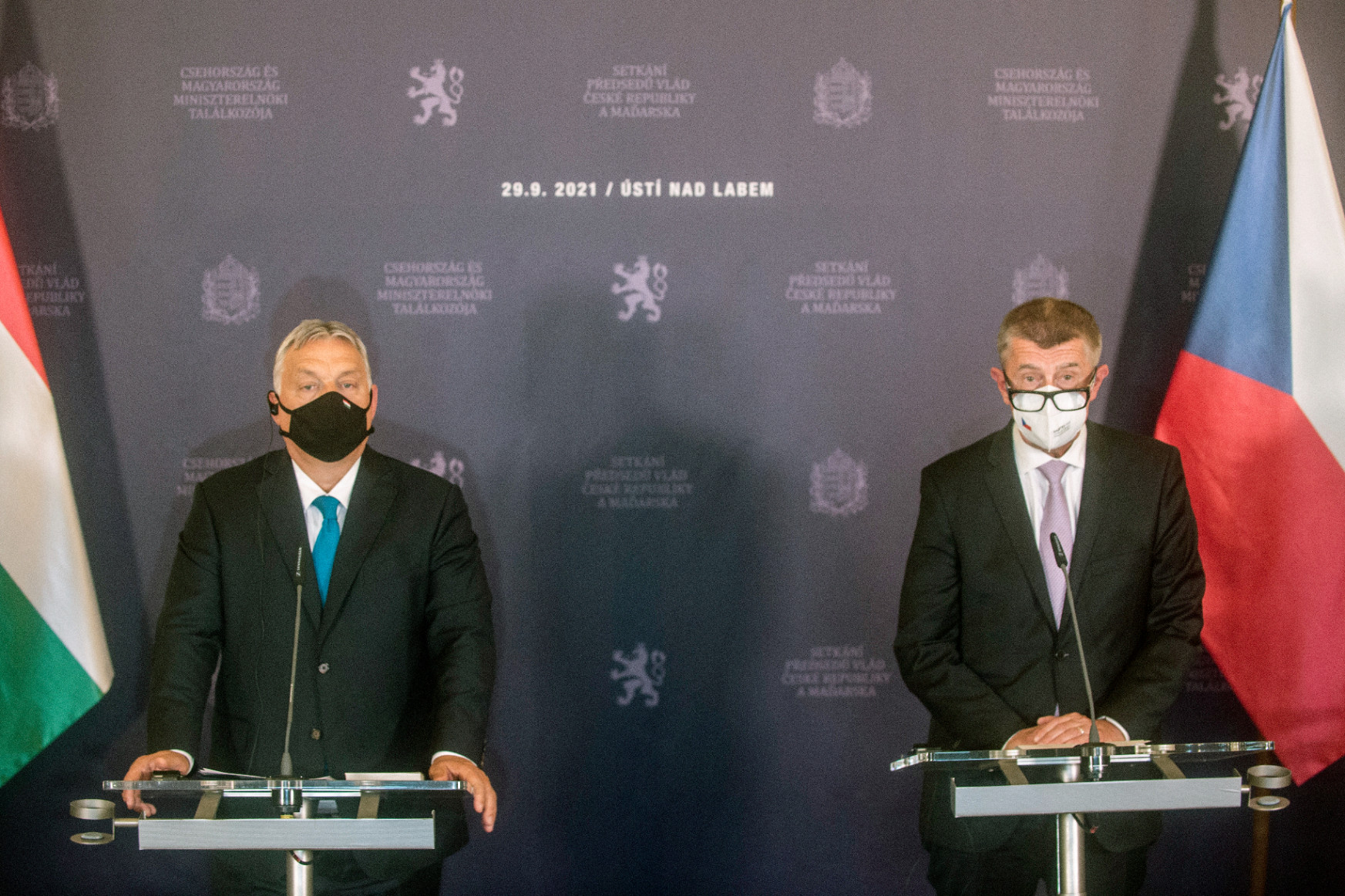 Megindokolta a cseh kormány, miért csak a baráti sajtó előtt beszélt Babiš és Orbán