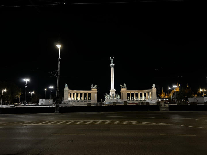 Az iPhone 13 Pro Max kamerájával készített éjszakai fotók – Fotó: Világi Máté / Telex