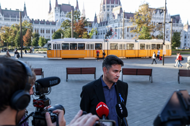 Márki-Zay Péter előválasztás utáni sajtótájékoztatója a Kossuth téren 2021. október 1-jén – Fotó: Huszti István / Telex
