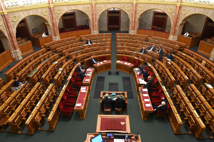 Parlamenti ülés: a kormány gyurcsányozik, az ellenzék az előválasztási különmeccseit vívja