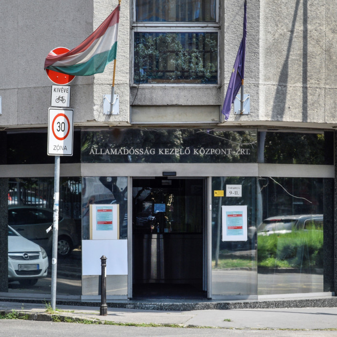 A kormánynak szembe kellett fordulnia a külföldi eladósodást ellenző dogmájával, saját maga miatt