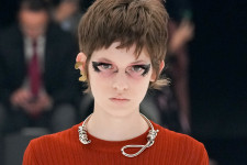 Hurokra emlékeztető nyaklánc miatt kritizálják a Givenchyt