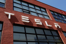 137 millió dolláros kártérítést fizethet a Tesla egy volt alkalmazottjának, aki rasszista zaklatást tapasztalt a cégnél