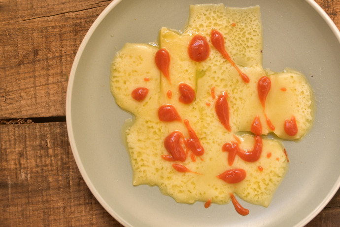 Olvasztott sajt ketchuppel, a tipikus mikrós fogás – Fotó: Ács Bori / Telex